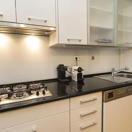 Lovelystay - Chiado Distinctive Apartment Lisbon